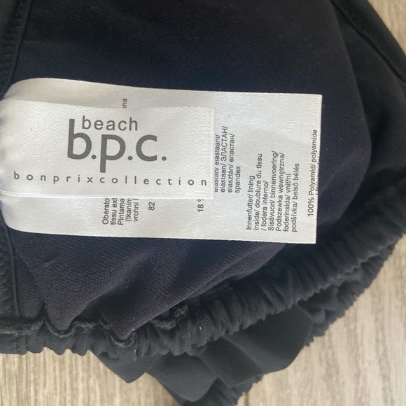 b.p.c. Beach women’s bikini top. Size: Small. - Picture 5 of 6